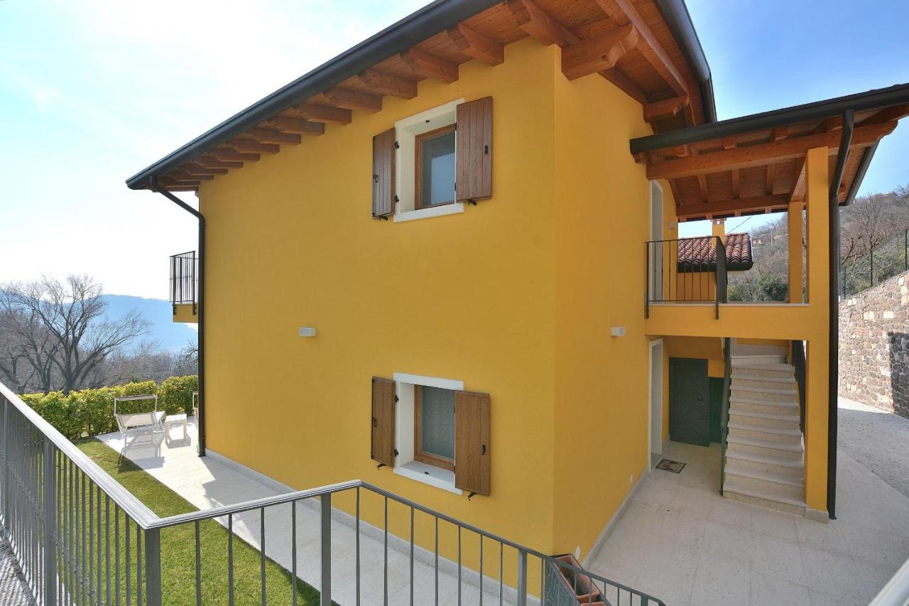 Red Apartment In Marciaga Di Costermano Eksteriør bilde