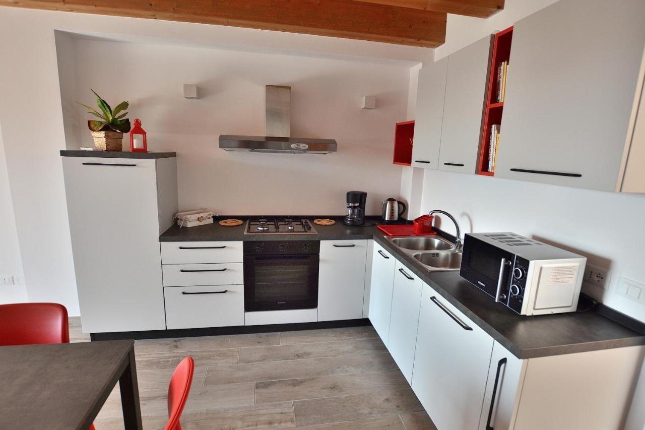 Red Apartment In Marciaga Di Costermano Eksteriør bilde